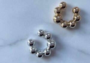 Ear cuff bolitas